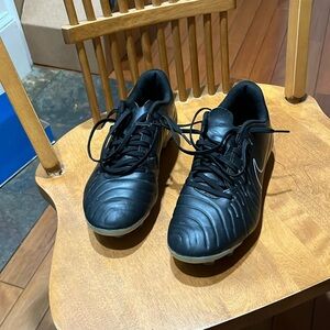 Nike black and blue soccer cleats - women’s size 7.5
